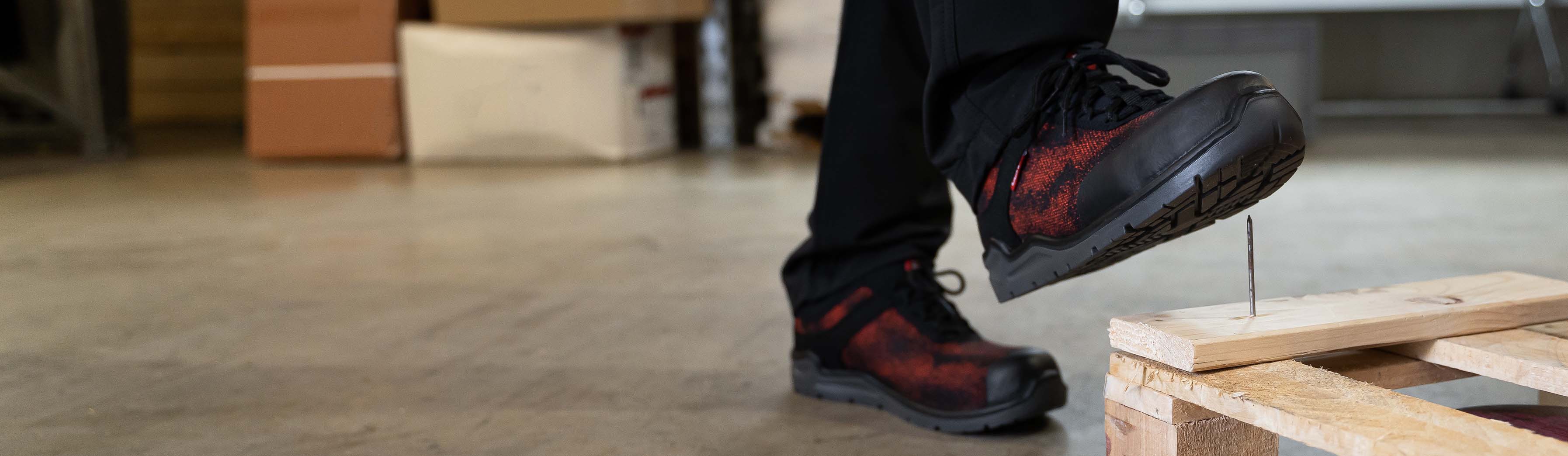 Arbeitsschuhe und Stiefel